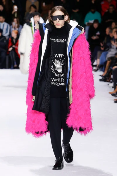 Look 70